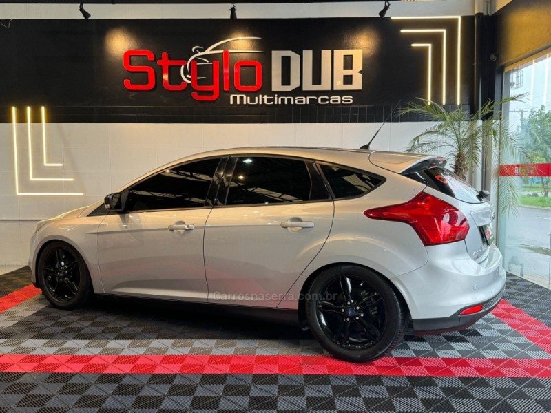 FOCUS 2.0 SE HATCH 16V FLEX 4P AUTO - 2014 - ESTâNCIA VELHA