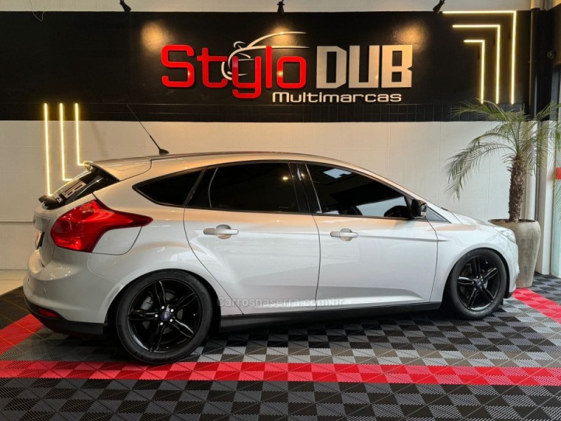 FOCUS 2.0 SE HATCH 16V FLEX 4P AUTO - 2014 - ESTâNCIA VELHA