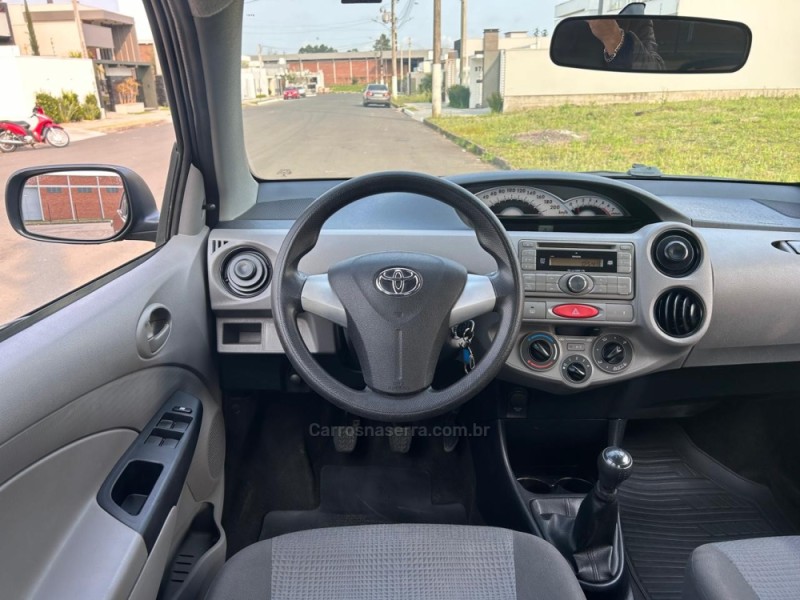 ETIOS 1.3 X 16V FLEX 4P MANUAL - 2013 - VENâNCIO AIRES