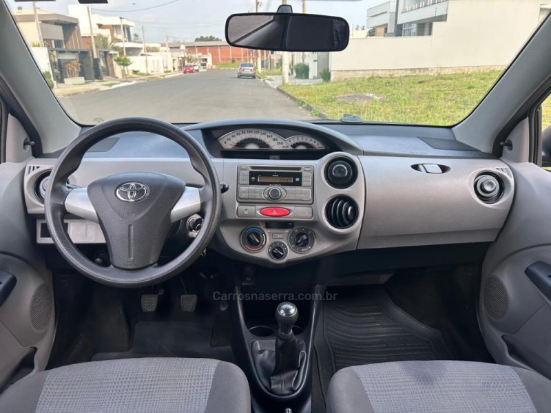 ETIOS 1.3 X 16V FLEX 4P MANUAL - 2013 - VENâNCIO AIRES