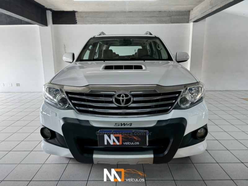 HILUX SW4 3.0 SRV 4X4 7 LUGARES 16V TURBO INTERCOOLER DIESEL 4P AUTOMÁTICO - 2012 - CAXIAS DO SUL