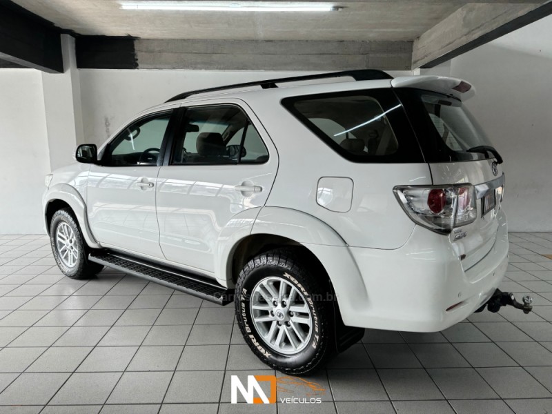 HILUX SW4 3.0 SRV 4X4 7 LUGARES 16V TURBO INTERCOOLER DIESEL 4P AUTOMÁTICO - 2012 - CAXIAS DO SUL