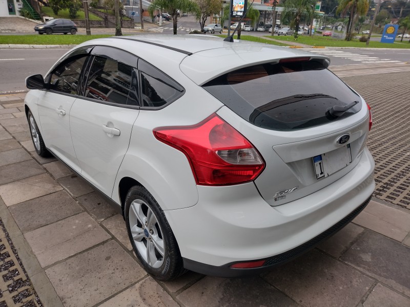 FOCUS 1.6 SE 16V FLEX 4P AUTOMÁTICO - 2015 - CAXIAS DO SUL