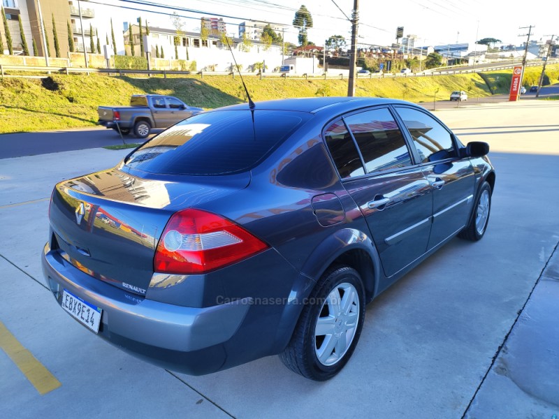 MÉGANE 2.0 DYNAMIQUE SEDAN 16V GASOLINA 4P AUTOMÁTICO - 2008 - FARROUPILHA