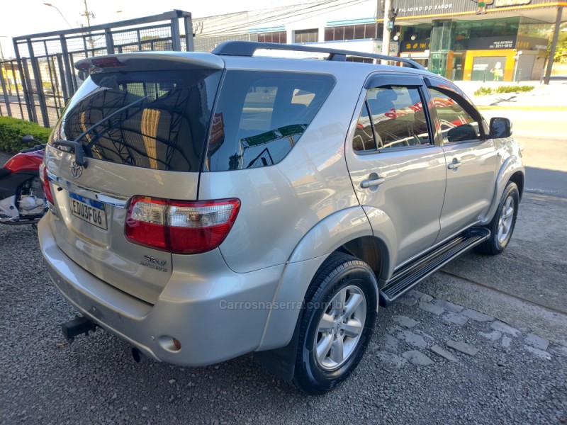 HILUX SW4 3.0 SRV 4X4 7 LUGARES 16V TURBO INTERCOOLER DIESEL 4P AUTOMÁTICO - 2010 - CAXIAS DO SUL