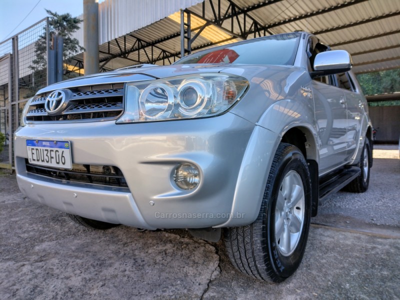 HILUX SW4 3.0 SRV 4X4 7 LUGARES 16V TURBO INTERCOOLER DIESEL 4P AUTOMÁTICO - 2010 - CAXIAS DO SUL