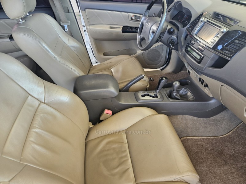 HILUX SW4 3.0 SRV 4X4 7 LUGARES 16V TURBO INTERCOOLER DIESEL 4P AUTOMÁTICO - 2013 - CAXIAS DO SUL