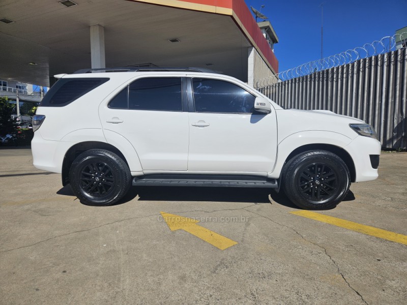 HILUX SW4 3.0 SRV 4X4 7 LUGARES 16V TURBO INTERCOOLER DIESEL 4P AUTOMÁTICO - 2013 - CAXIAS DO SUL