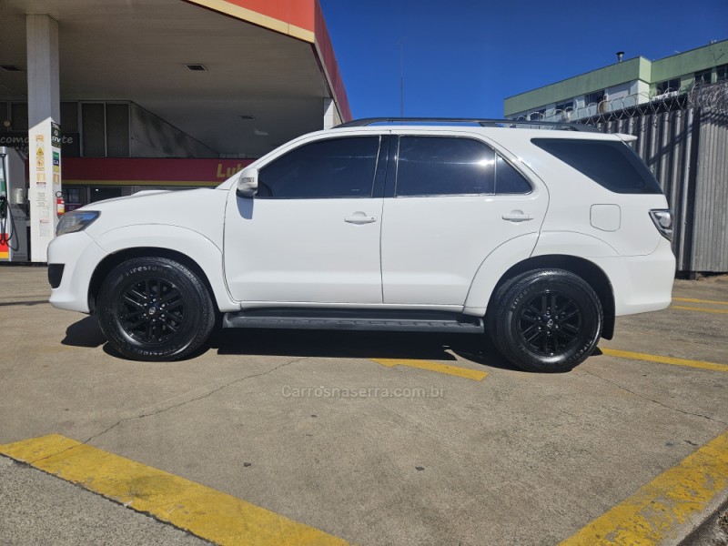 HILUX SW4 3.0 SRV 4X4 7 LUGARES 16V TURBO INTERCOOLER DIESEL 4P AUTOMÁTICO - 2013 - CAXIAS DO SUL