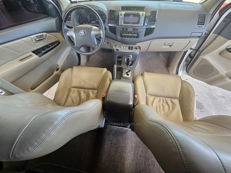 HILUX SW4 3.0 SRV 4X4 7 LUGARES 16V TURBO INTERCOOLER DIESEL 4P AUTOMÁTICO - 2013 - CAXIAS DO SUL