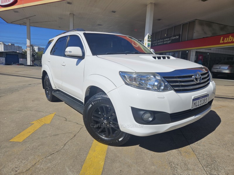 HILUX SW4 3.0 SRV 4X4 7 LUGARES 16V TURBO INTERCOOLER DIESEL 4P AUTOMÁTICO - 2013 - CAXIAS DO SUL