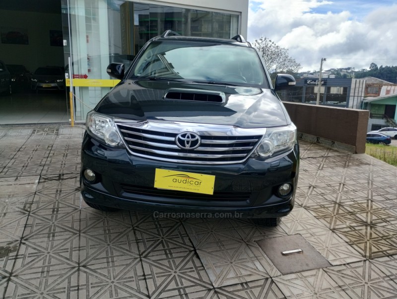 HILUX SW4 3.0 SRV 4X4 7 LUGARES 16V TURBO INTERCOOLER DIESEL 4P AUTOMÁTICO - 2013 - CAXIAS DO SUL