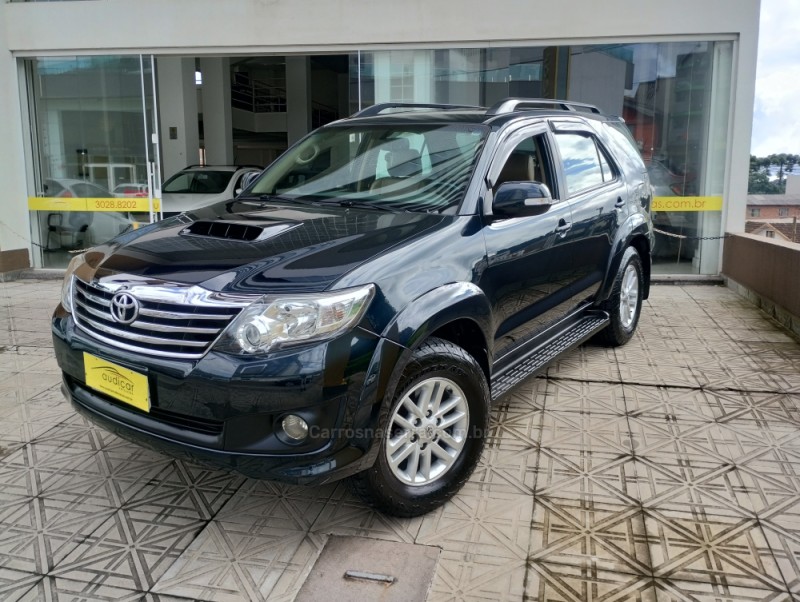 HILUX SW4 3.0 SRV 4X4 7 LUGARES 16V TURBO INTERCOOLER DIESEL 4P AUTOMÁTICO - 2013 - CAXIAS DO SUL