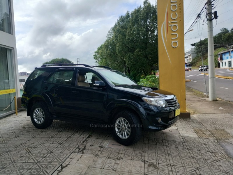 HILUX SW4 3.0 SRV 4X4 7 LUGARES 16V TURBO INTERCOOLER DIESEL 4P AUTOMÁTICO - 2013 - CAXIAS DO SUL