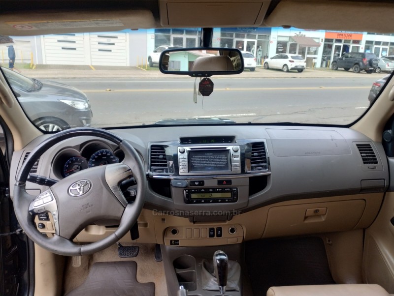 HILUX SW4 3.0 SRV 4X4 7 LUGARES 16V TURBO INTERCOOLER DIESEL 4P AUTOMÁTICO - 2013 - CAXIAS DO SUL