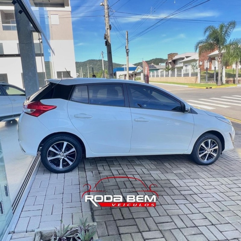 YARIS 1.5 XS CONNECT 16V FLEX 4P AUTOMÁTICO - 2021 - FELIZ