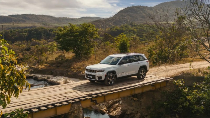 GRAND CHEROKEE 2.0 4XE TURBO HÍBRIDO 4P AUTOMÁTICO - 2024 - CARLOS BARBOSA