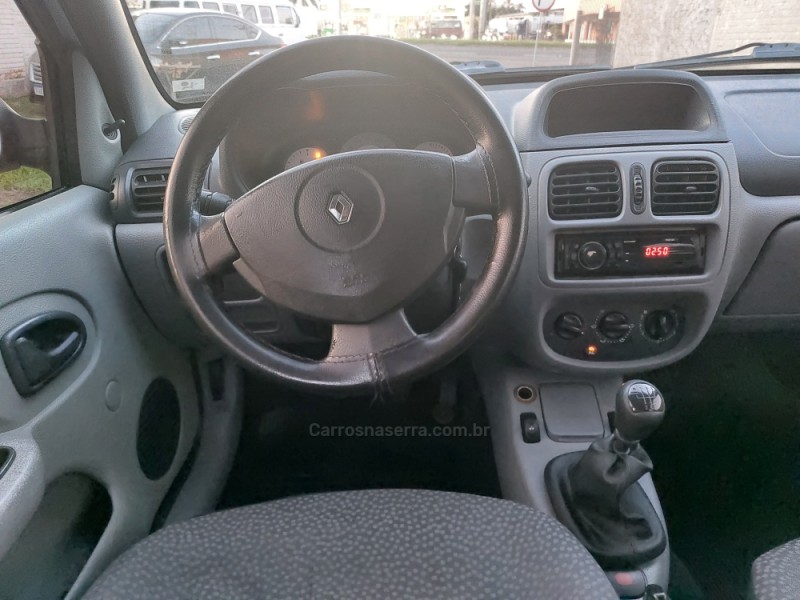 CLIO 1.0 16V FLEX 4P MANUAL - 2005 - PORTãO