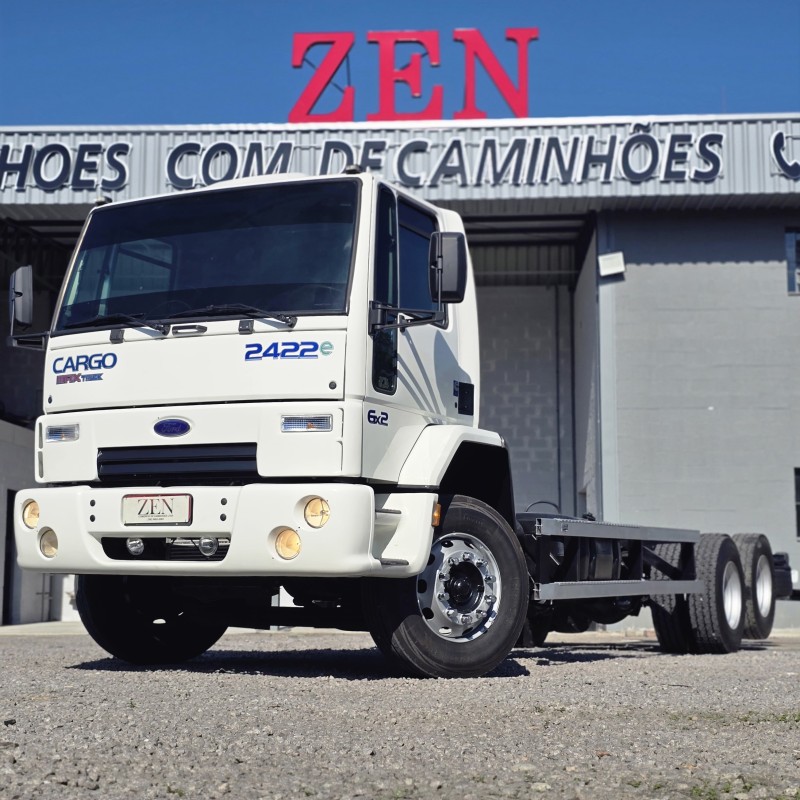 CARGO 2422 E 3 EIXOS