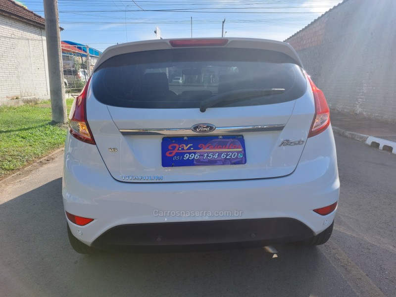 FIESTA 1.6 TITANIUM PLUS HATCH 16V FLEX 4P AUTOMÁTICO - 2017 - PORTãO