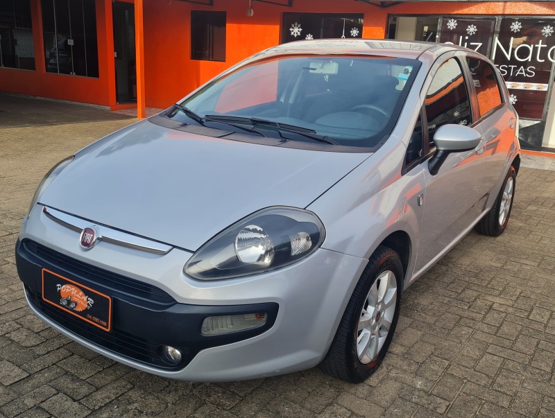 PUNTO 1.4 ATTRACTIVE ITALIA 8V FLEX 4P MANUAL - 2015 - CANELA