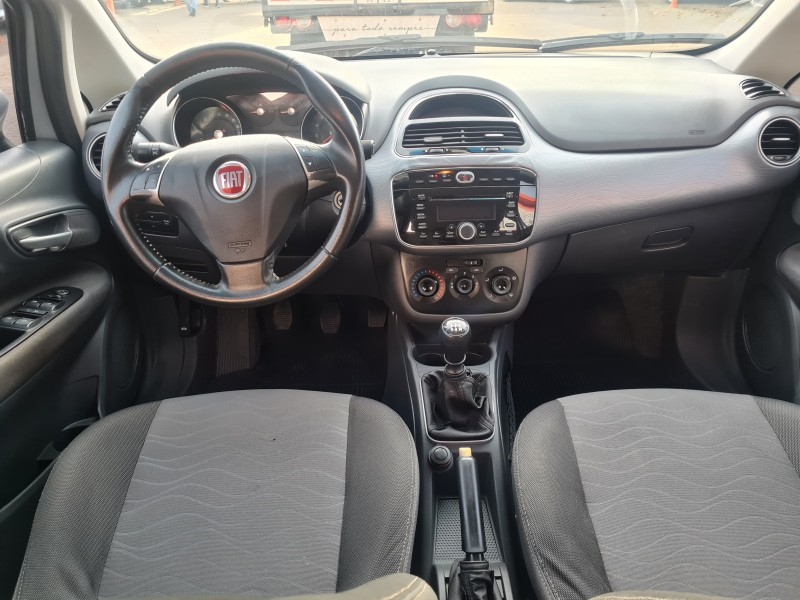 PUNTO 1.4 ATTRACTIVE ITALIA 8V FLEX 4P MANUAL - 2015 - CANELA