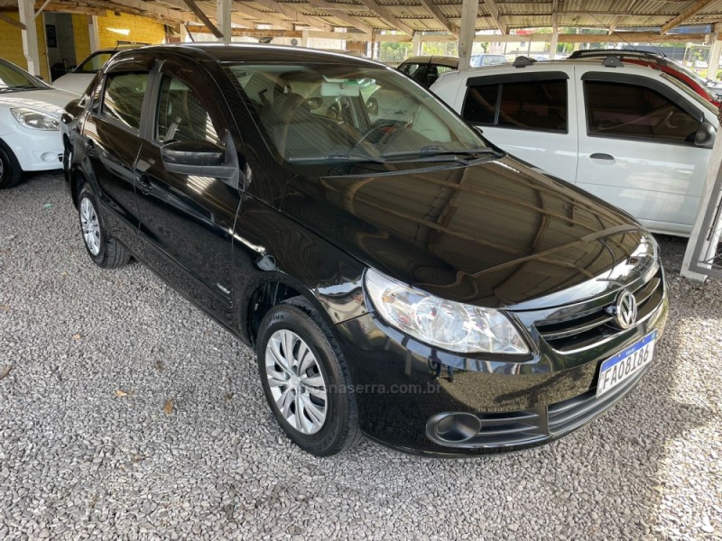 VOYAGE 1.0 MI TRENDLINE 8V FLEX 4P MANUAL - 2013 - FARROUPILHA