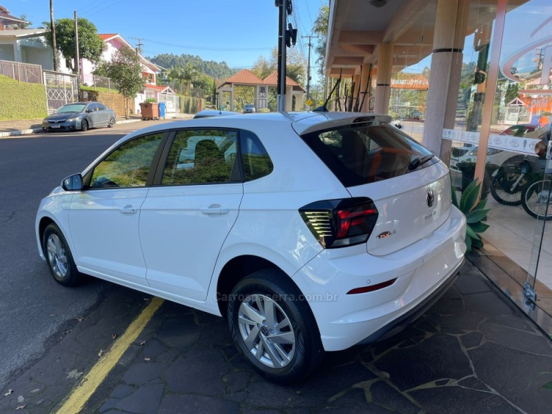 POLO 1.0 TSI FLEX 4P MANUAL - 2025 - CARLOS BARBOSA