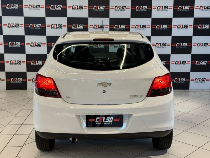 ONIX 1.4 MPFI LT 8V FLEX 4P MANUAL - 2014 - DOIS IRMãOS