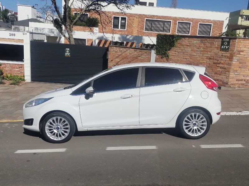 FIESTA 1.6 TITANIUM PLUS HATCH 16V FLEX 4P AUTOMÁTICO - 2016 - FARROUPILHA