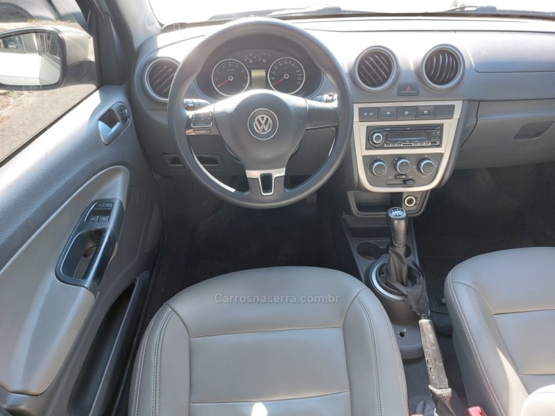 VOYAGE 1.6 MI 8V FLEX 4P MANUAL - 2013 - PORTãO