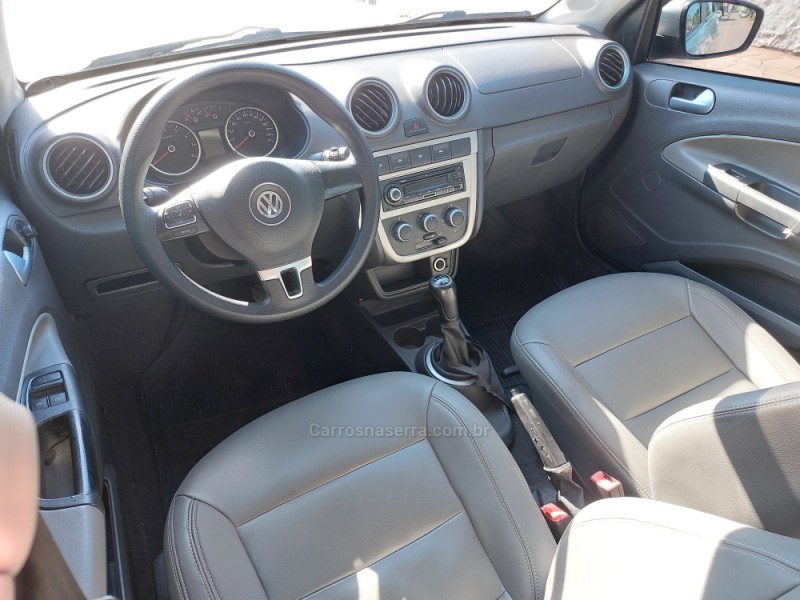 VOYAGE 1.6 MI 8V FLEX 4P MANUAL - 2013 - PORTãO