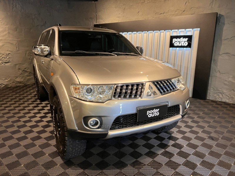 PAJERO DAKAR 3.2 HPE 4X4 7 LUGARES 16V TURBO INTERCOOLER DIESEL 4P AUTOMÁTICO - 2013 - FARROUPILHA