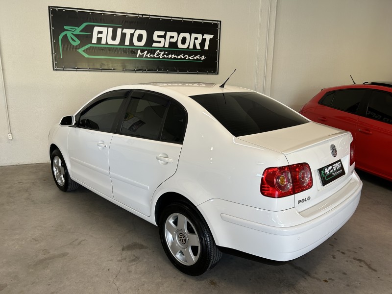 POLO SEDAN 1.6 MI 8V FLEX 4P MANUAL - 2011 - CAXIAS DO SUL