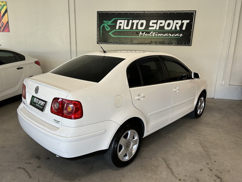 POLO SEDAN 1.6 MI 8V FLEX 4P MANUAL - 2011 - CAXIAS DO SUL