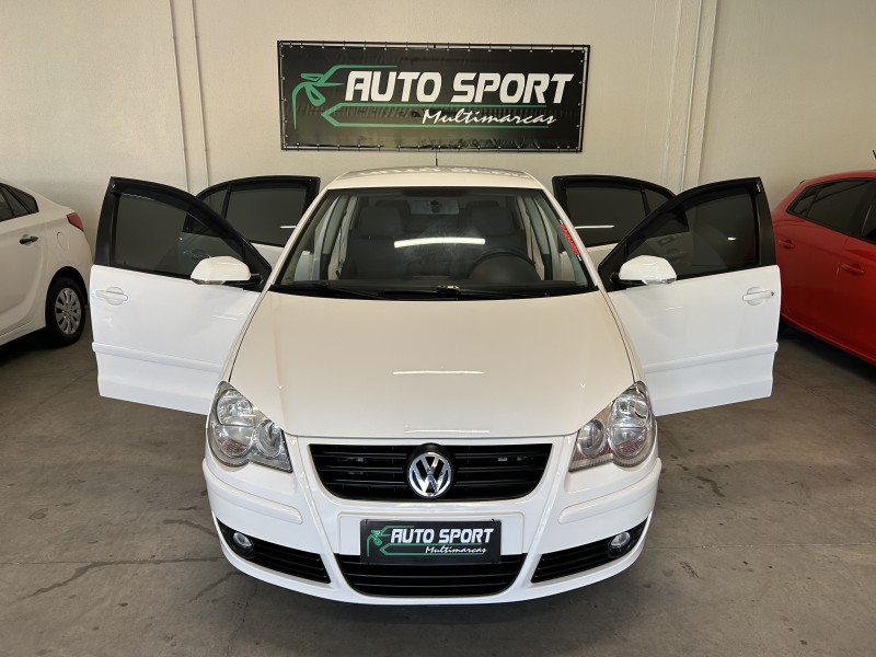 POLO SEDAN 1.6 MI 8V FLEX 4P MANUAL - 2011 - CAXIAS DO SUL