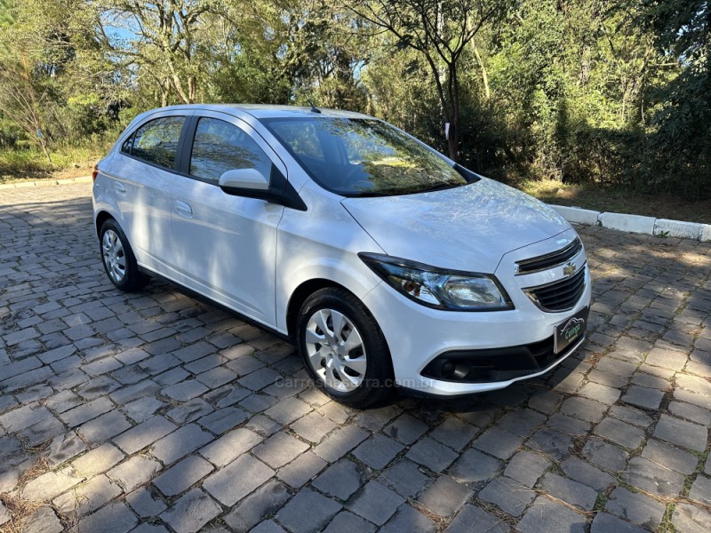 ONIX 1.4 MPFI LT 8V FLEX 4P MANUAL - 2015 - NOVA PRATA