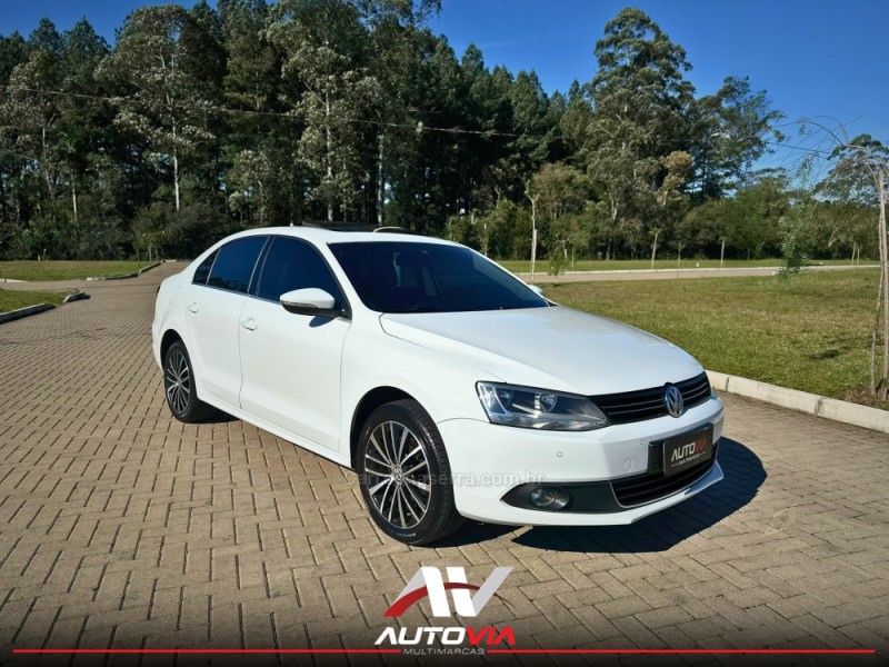 JETTA 2.0 TSI HIGHLINE 211CV GASOLINA 4P DSG - 2014 - SAPIRANGA