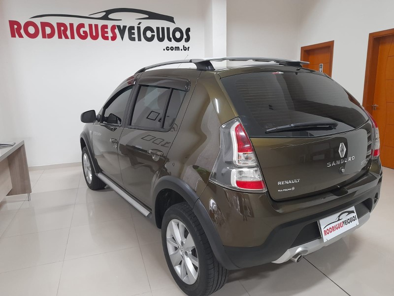 SANDERO 1.6 STEPWAY 8V FLEX 4P MANUAL - 2014 - CAXIAS DO SUL