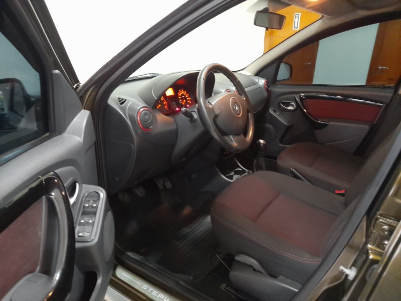 SANDERO 1.6 STEPWAY 8V FLEX 4P MANUAL - 2014 - CAXIAS DO SUL