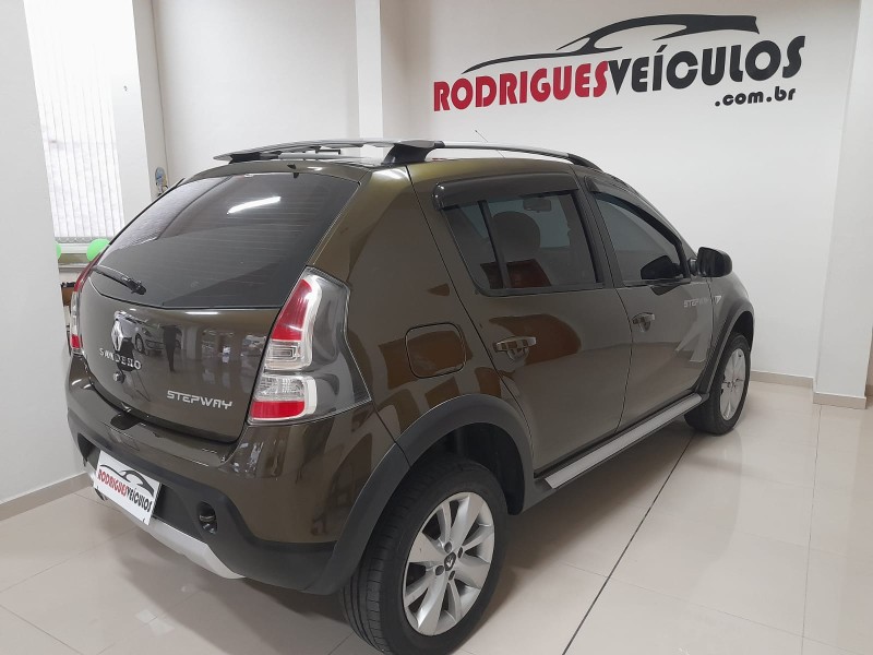 SANDERO 1.6 STEPWAY 8V FLEX 4P MANUAL - 2014 - CAXIAS DO SUL