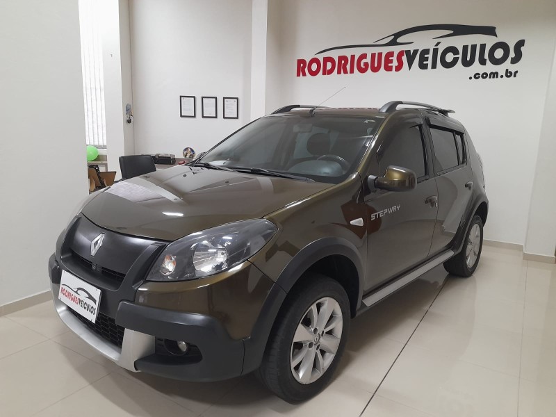 SANDERO 1.6 STEPWAY 8V FLEX 4P MANUAL - 2014 - CAXIAS DO SUL