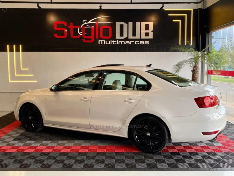 JETTA 2.0 TSI HIGHLINE 211CV GASOLINA 4P DSG - 2012 - ESTâNCIA VELHA