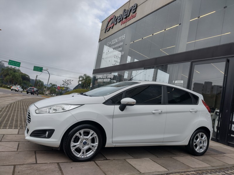 FIESTA 1.6 SE HATCH 16V FLEX 4P MANUAL - 2015 - CAXIAS DO SUL