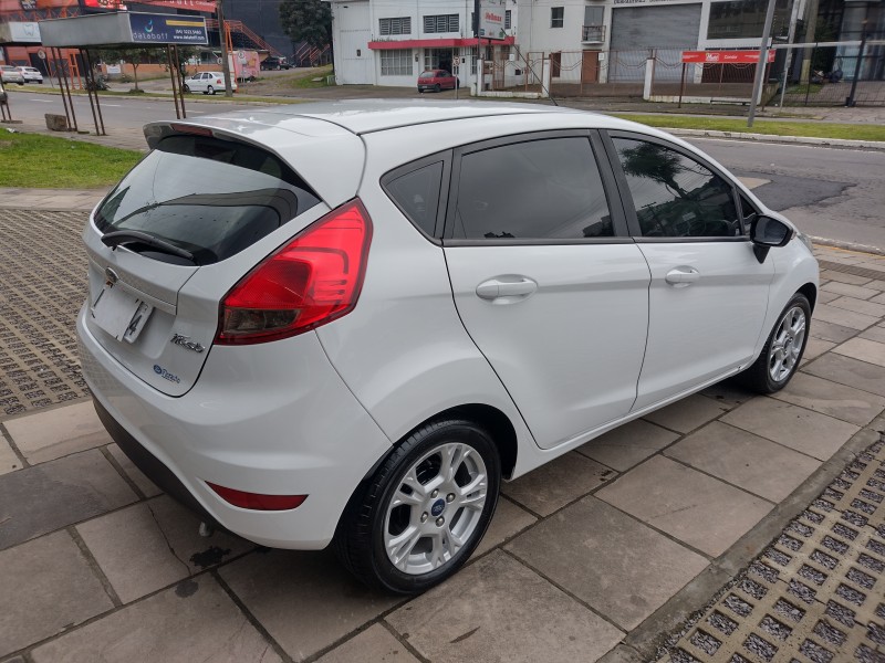 FIESTA 1.6 SE HATCH 16V FLEX 4P MANUAL - 2015 - CAXIAS DO SUL