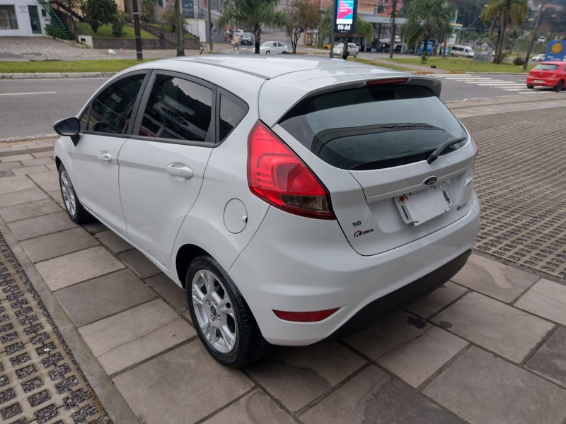 FIESTA 1.6 SE HATCH 16V FLEX 4P MANUAL - 2015 - CAXIAS DO SUL