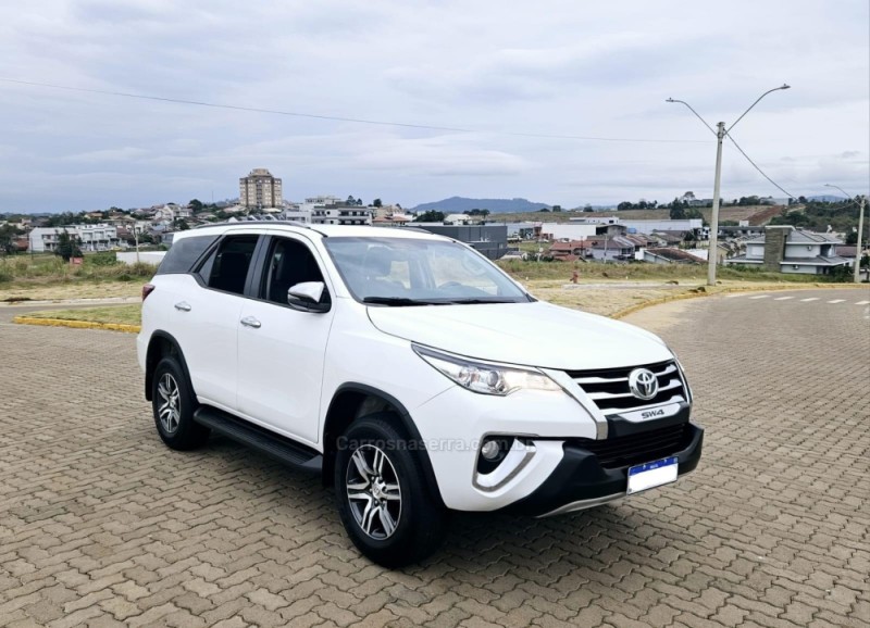 HILUX SW4 2.7 SRV 4X2 16V FLEX 7 LUGARES 4P AUTOMÁTICO - 2019 - LAJEADO