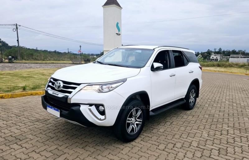 HILUX SW4 2.7 SRV 4X2 16V FLEX 7 LUGARES 4P AUTOMÁTICO - 2019 - LAJEADO