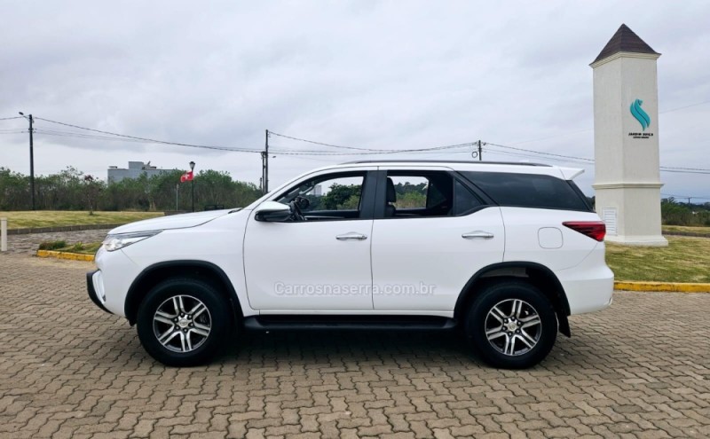 HILUX SW4 2.7 SRV 4X2 16V FLEX 7 LUGARES 4P AUTOMÁTICO - 2019 - LAJEADO