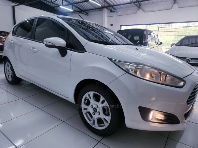 FIESTA 1.6 SE HATCH 16V FLEX 4P MANUAL - 2015 - CAMPO BOM